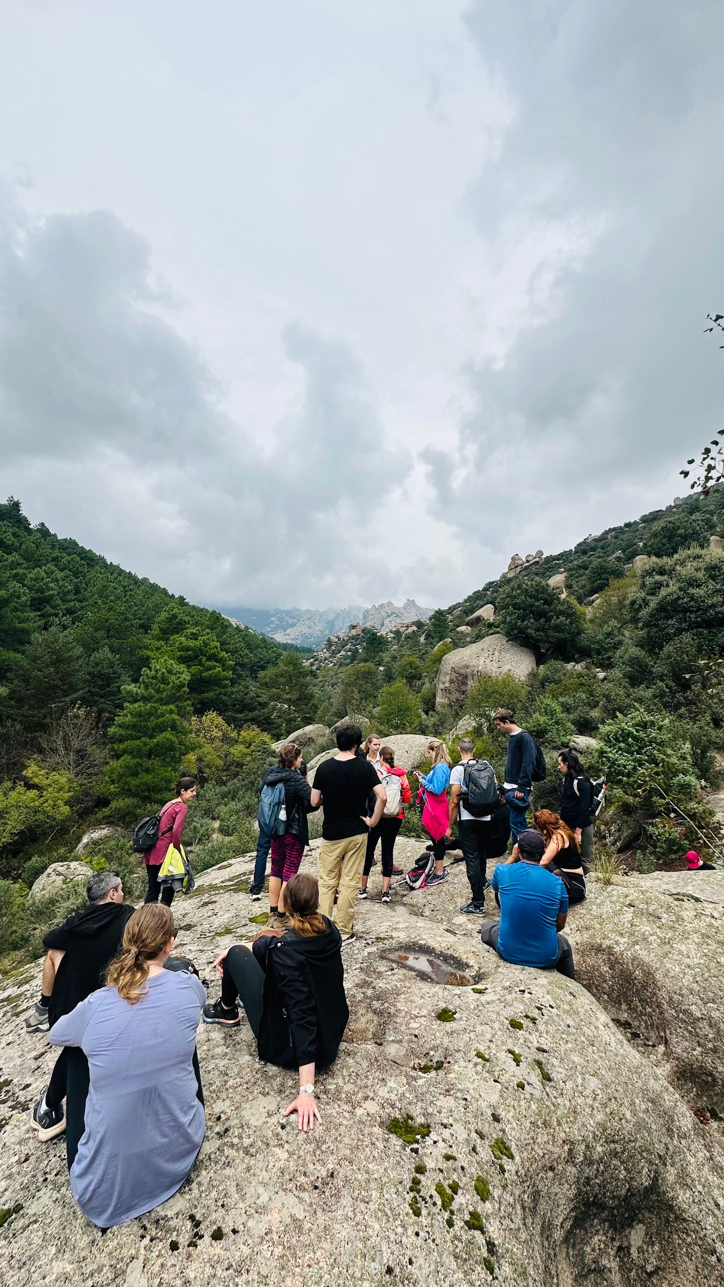 Sonntag, 14. September. Wandern. Refugio Giner de los Ríos - La pedriza. Manzanares El Real. 15 km. Mittleres Niveau