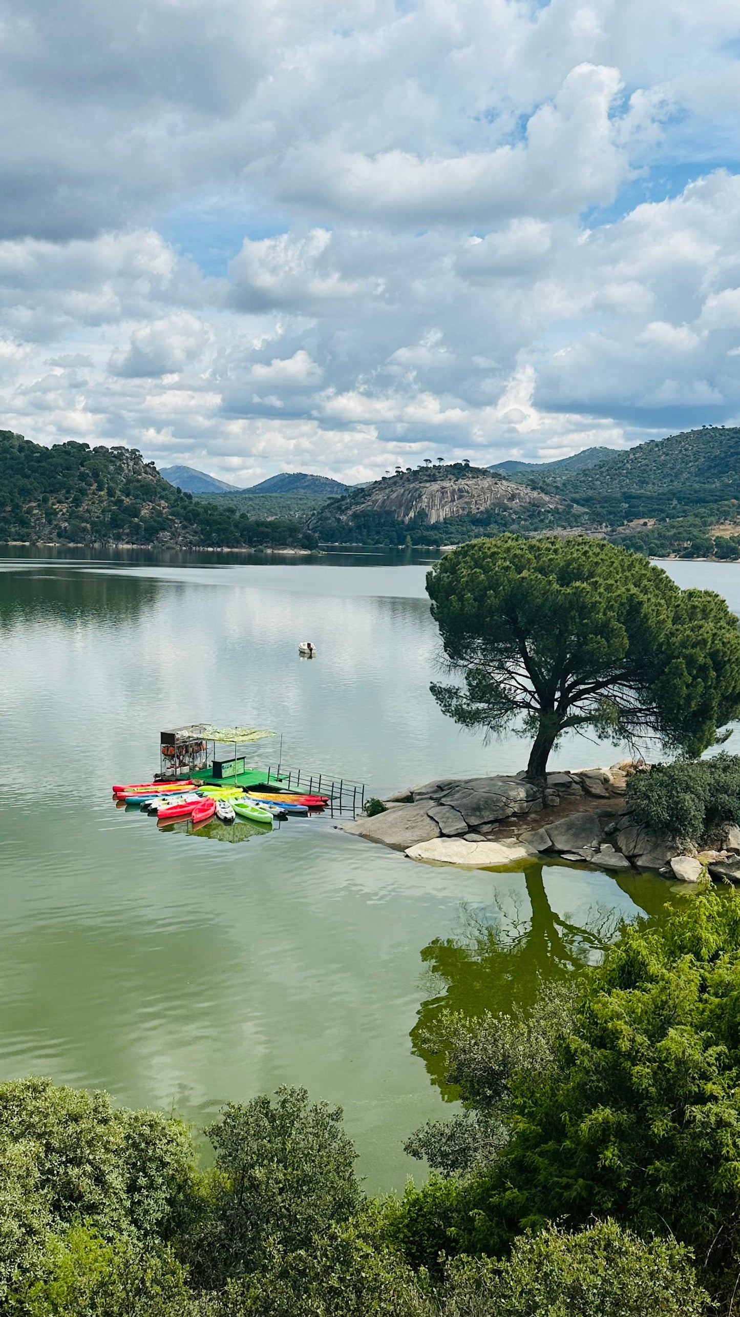 Sunday 7th july: Hiking - Pelayos de la Presa. Pantano de San Juan (reservoir) basic level. 6km